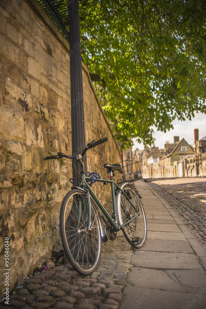 Old bicycle near Merton College
