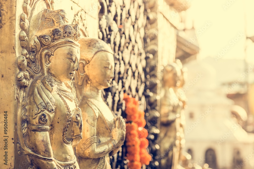 Obraz premium Closeup of religious statues.