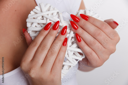 Tela Closeup of a woman hand with red nails
