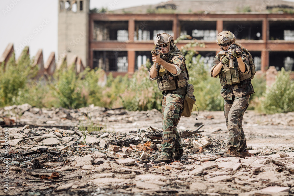 Fototapeta premium Private Military Contractor on patrol in destroyed city