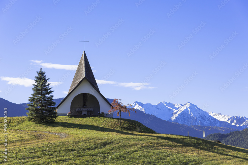 チロル地方の小さな教会