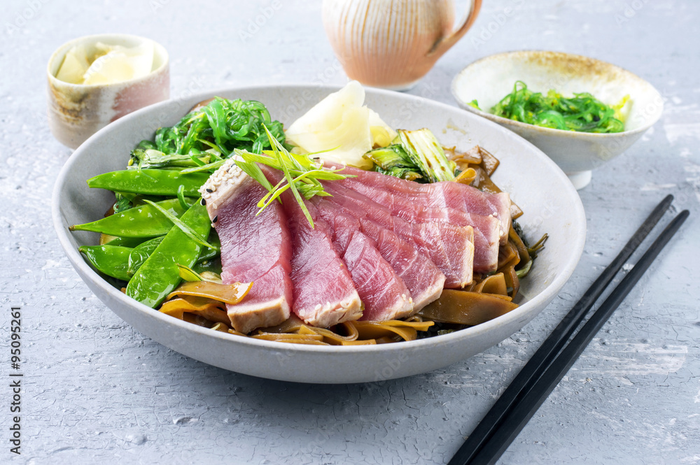 Tuna Tataki with Rice Noodles and Vegetable Tuna Tataki with Rice Noodles and Vegetable