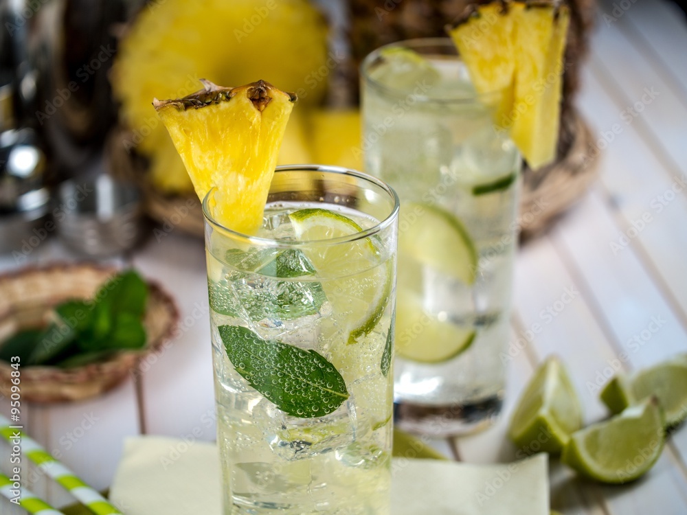 Fototapeta premium Pineapple mojito