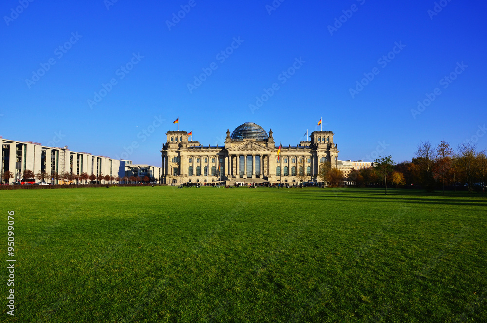 Fototapeta premium Reichstag in der Abendsonne