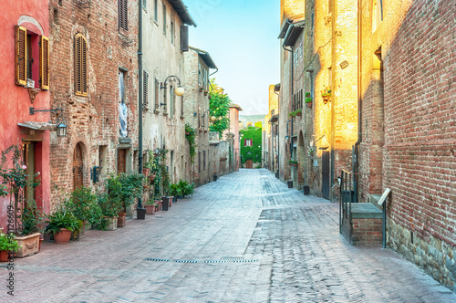 Fototapeta Naklejka Na Ścianę i Meble -  Medieval street view in Certaldo, Italy.