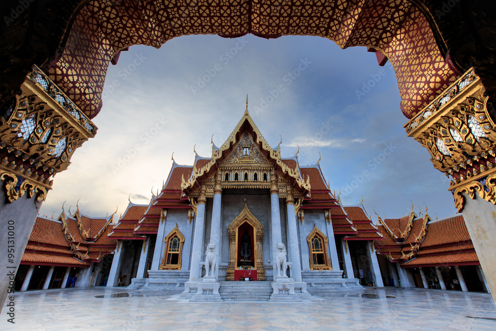 Fototapeta premium The Marble Temple, Wat Benchamabopitr Dusitvanaram Bangkok, Thai