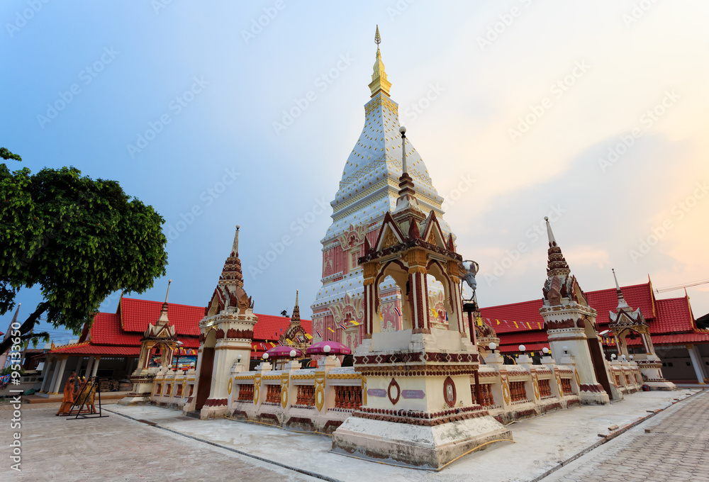 Fototapeta premium Wat Pra That Renu, Nakhon Phanom, Thailand