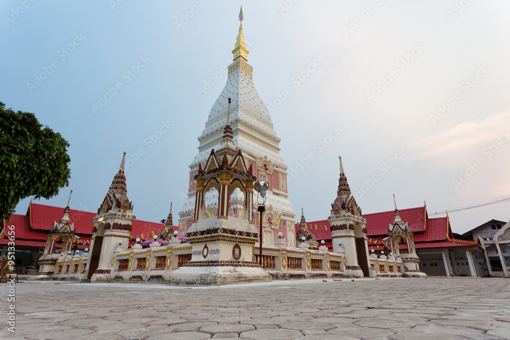 Fototapeta premium Wat Pra That Renu, Nakhon Phanom, Tajlandia