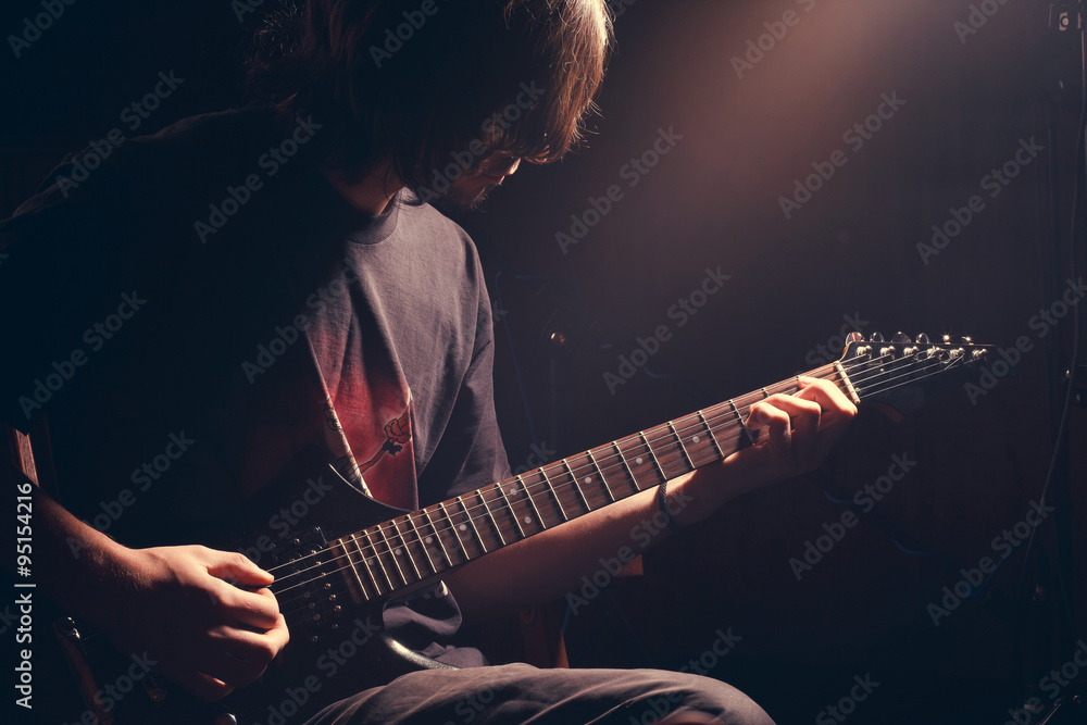 Obraz premium young guitarist