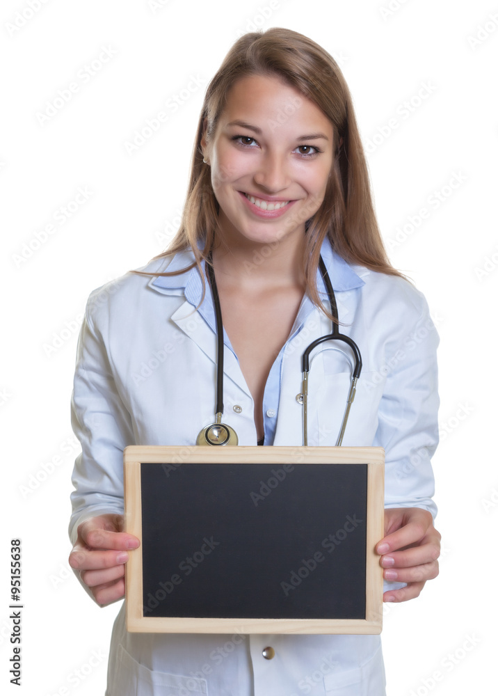 Ärztin mit langen blonden Haaren und Kreidetafel Ärztin mit langen blonden Haaren und Kreidetafel