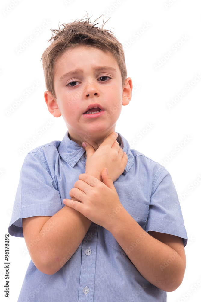 Kleiner Junge mit Halsschmerzen Kleiner Junge mit Halsschmerzen