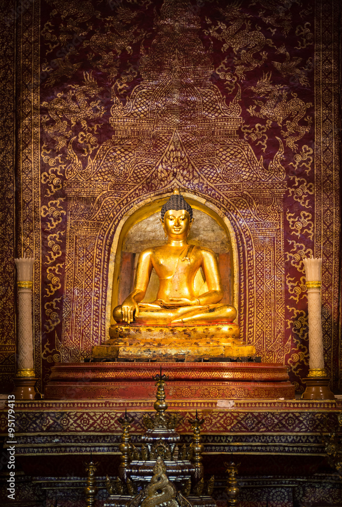 Obraz premium Over 300 year old Buddha statue in Thailand.