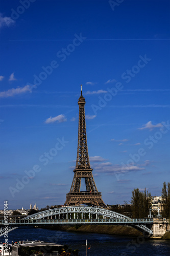Fototapeta Naklejka Na Ścianę i Meble -  River Seine Embankment with Eiffel Tower (La Tour Eiffel). Paris