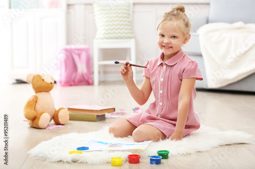 Little girl drawing in the ...