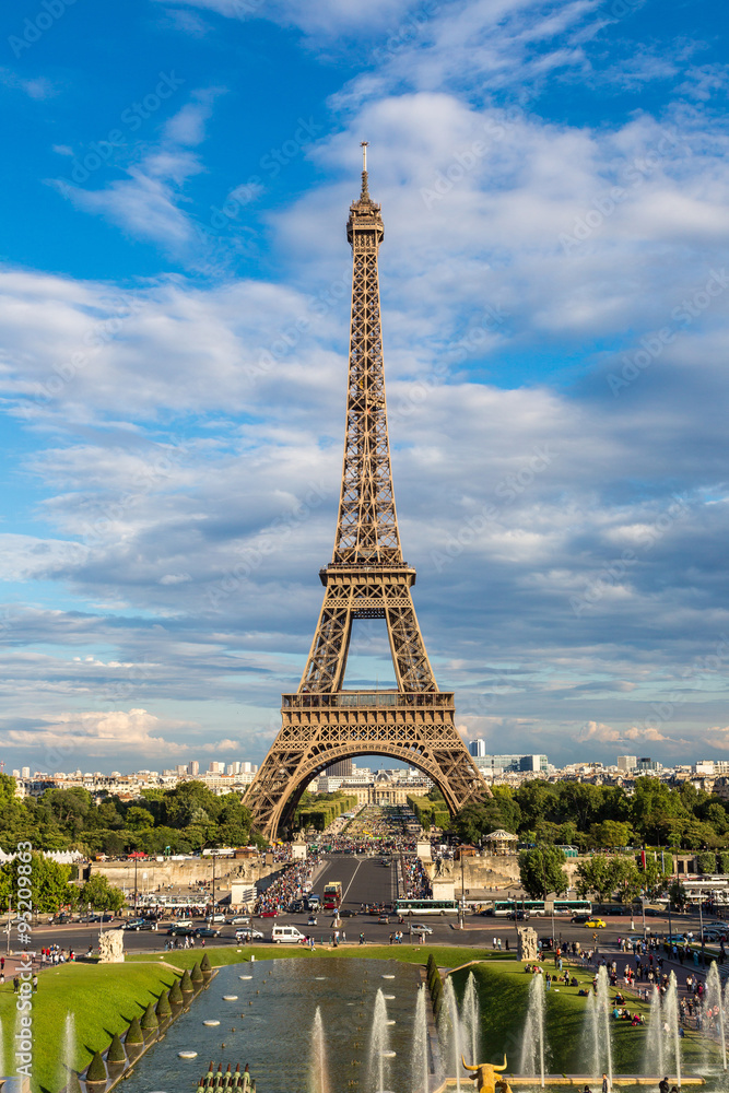 Fototapeta premium Wieża Eiffla w Paryżu