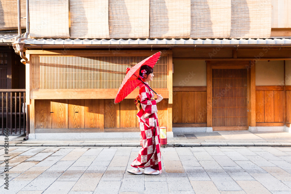 Fototapeta premium portret tradycyjnej japońskiej kobiety