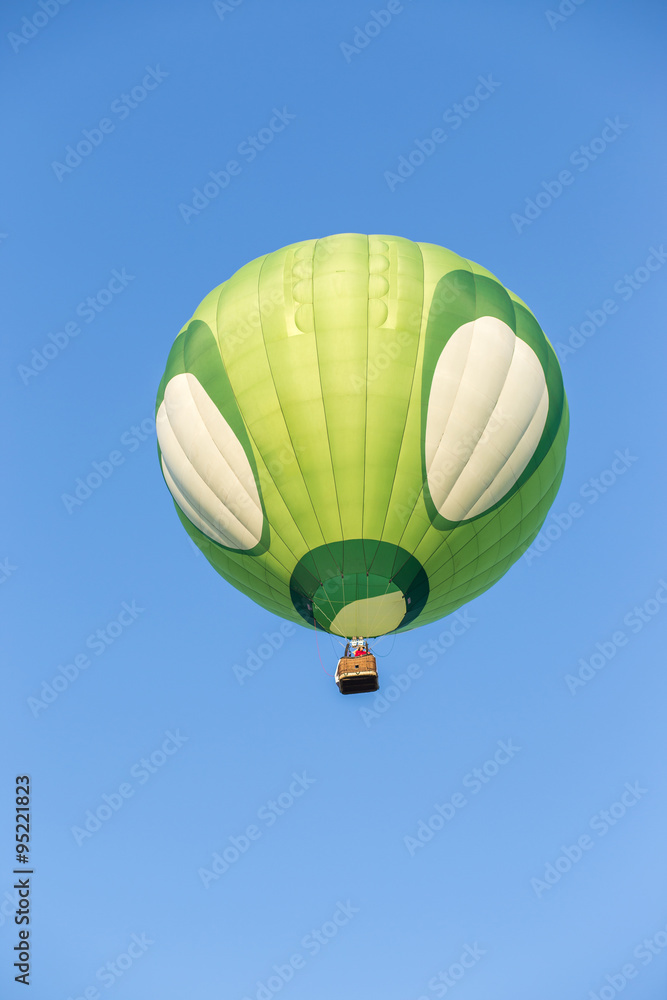 Fototapeta premium Hot air balloon with blue sky background