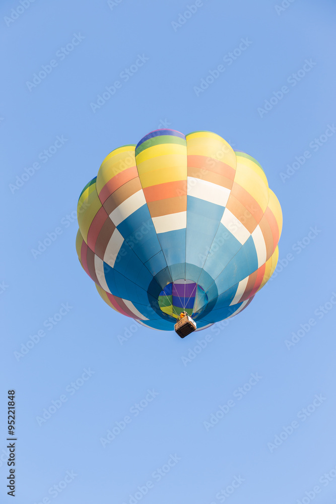 Fototapeta premium Hot air balloon with blue sky background