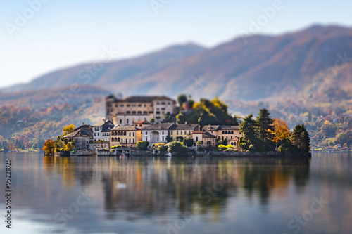 Bild auf Leinwand Image with tilt-shift effect of the Island of San Giulio on Lake Orta (Italy)