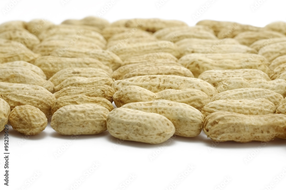 Peanuts/Peanuts isolated on white background. Peanuts/Peanuts isolated on white background.