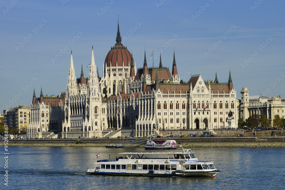 Fototapeta premium Parlamentsgebäude in Budapest