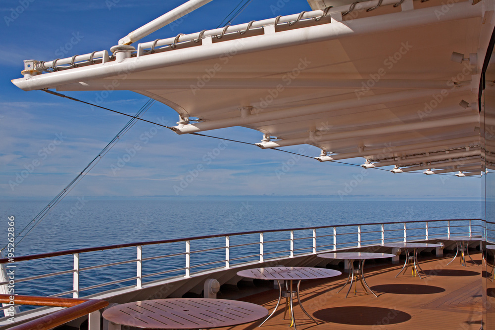 Obraz premium Deck mit Sonnenschutz