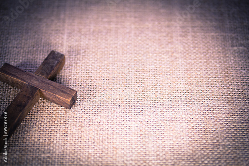 Naklejka bezklejowa Święty Drewniany Krzyż Chrześcijański