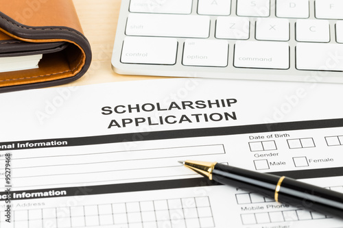 Schilderij op canvas Scholarship application form with keyboard and pen