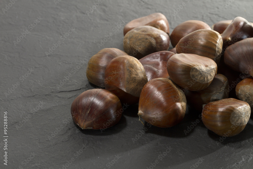 Obraz premium chestnuts on slate