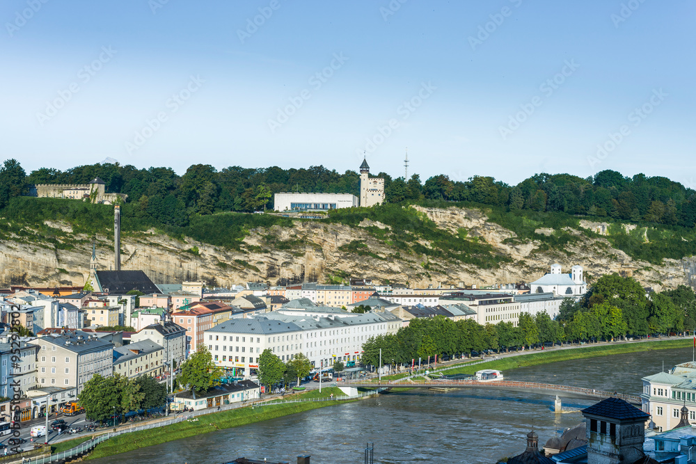 Fototapeta premium Salzach river on its way through Salzburg, Austria