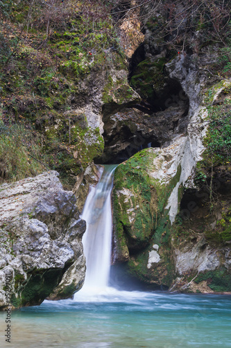 Obraz na płótnie Laghetto di San Benedetto con cascata nei pressi di Subiaco