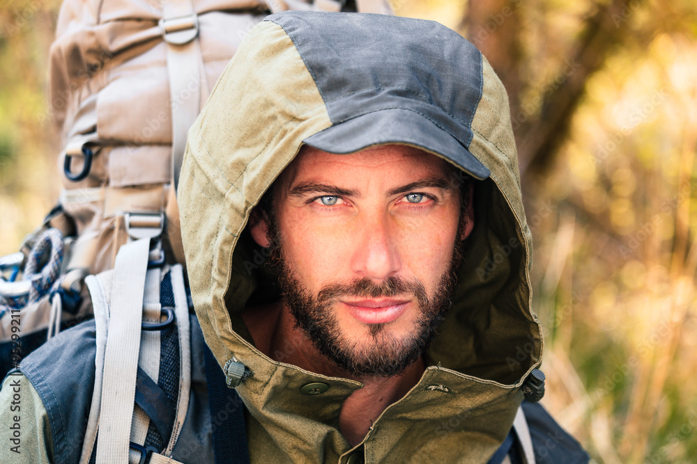 Obraz premium Handsome young hiker portrait