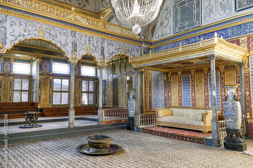 Canvas Print Throne Room Inside Harem Section Of Topkapi Palace, Istanbul, Turkey