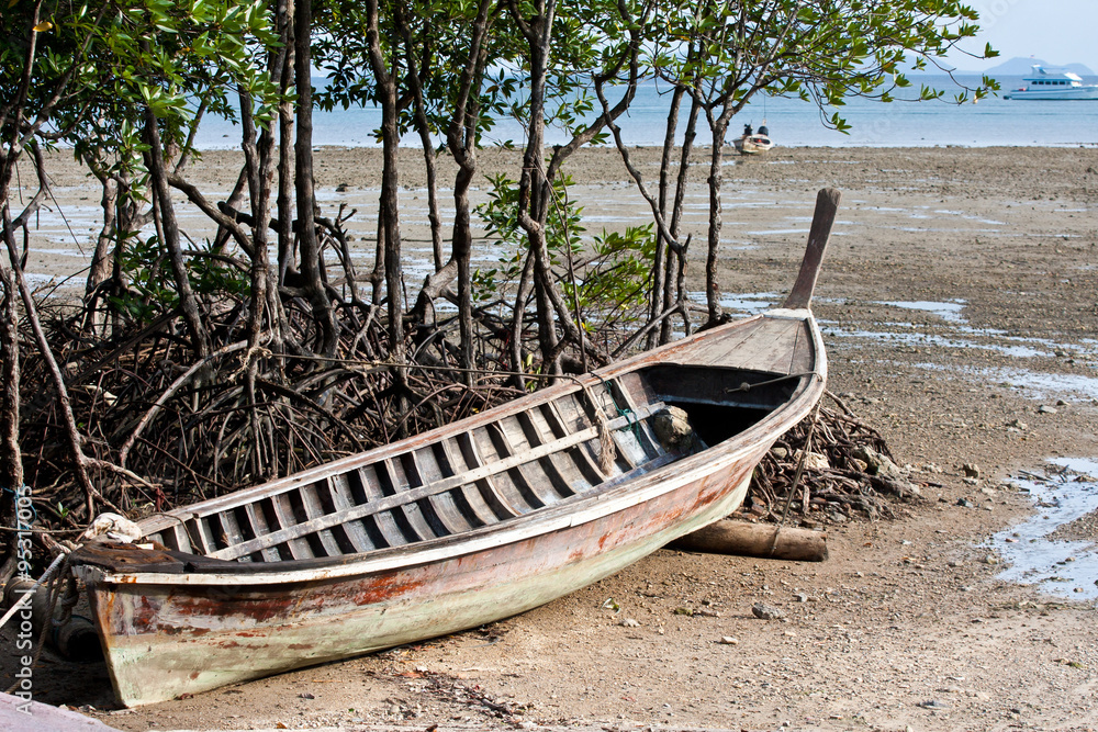 Abandonned Long tail boat in Railay Beach Thailand Abandonned Long tail boat in Railay Beach Thailand