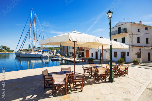 Fototapeta Naklejka Na Ścianę i Meble -  Cafe in Gaios town, Paxos island, Greece