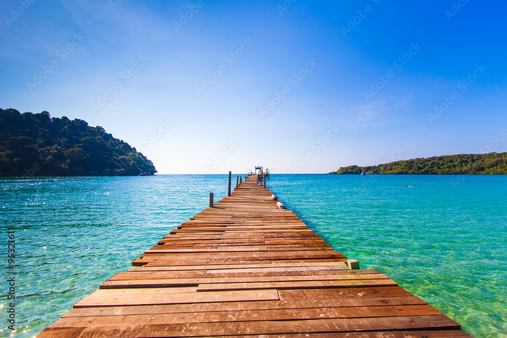 Fototapeta premium Tourism Concept. Old wooden pier. paradise island