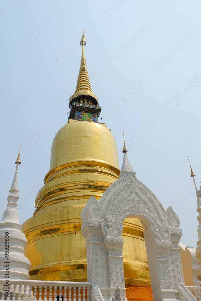 Fototapeta premium golden pagoda in wat suan dok temple, chiang mai, thailand