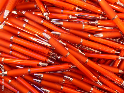 Many red metal pens - Bild -  photo