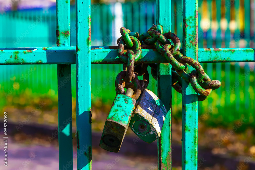Fototapeta premium Metal Fence with Rusty Lock and Chain