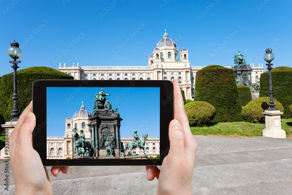 Obraz premium snapshot of Maria Theresa monument in Vienna