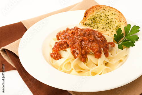 Pasta bolognese with garlic bread