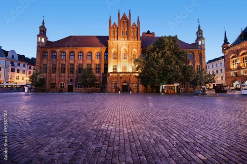Obraz Ratusz w Toruniu o zmierzchu