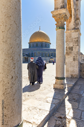 Israel, Jerusalem, local people on the Temple Mount (Har Habait)