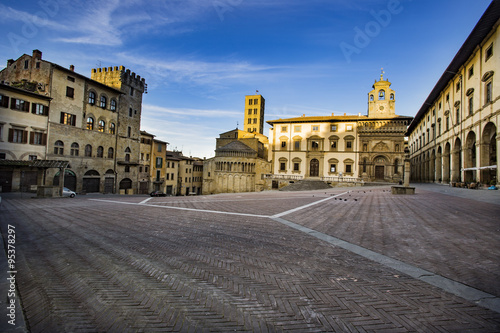 vista scorcio visuale panorama arezzo piazza grande e pieve