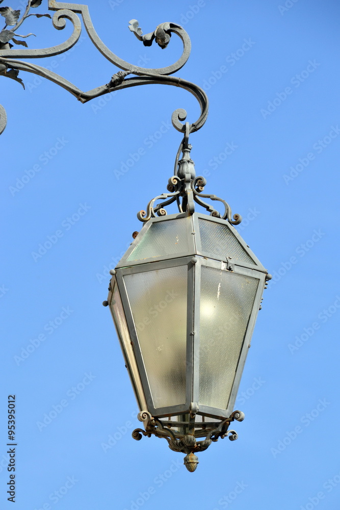 Fototapeta premium lampione in ferro battuto