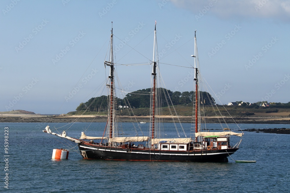 vieux gréement dans le port de l'aber Wrac'h, bretagne, finistère