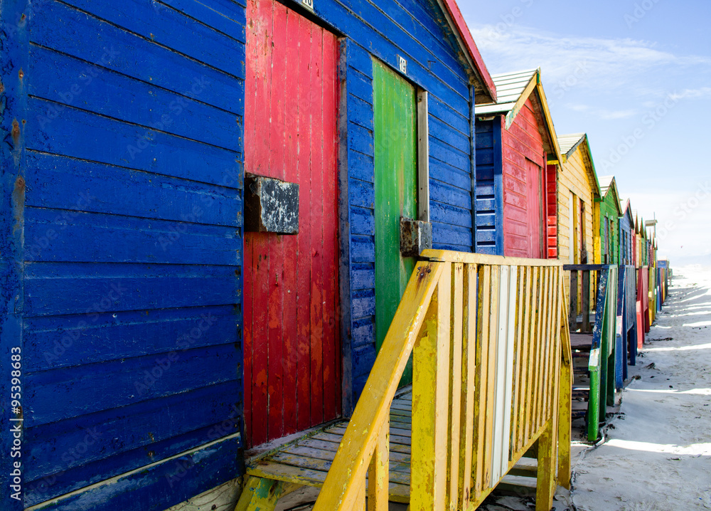 Naklejka premium Muizenberg, bunte Strandhäuschen