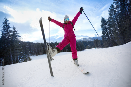 Fotografie carefree young woman in ski suit