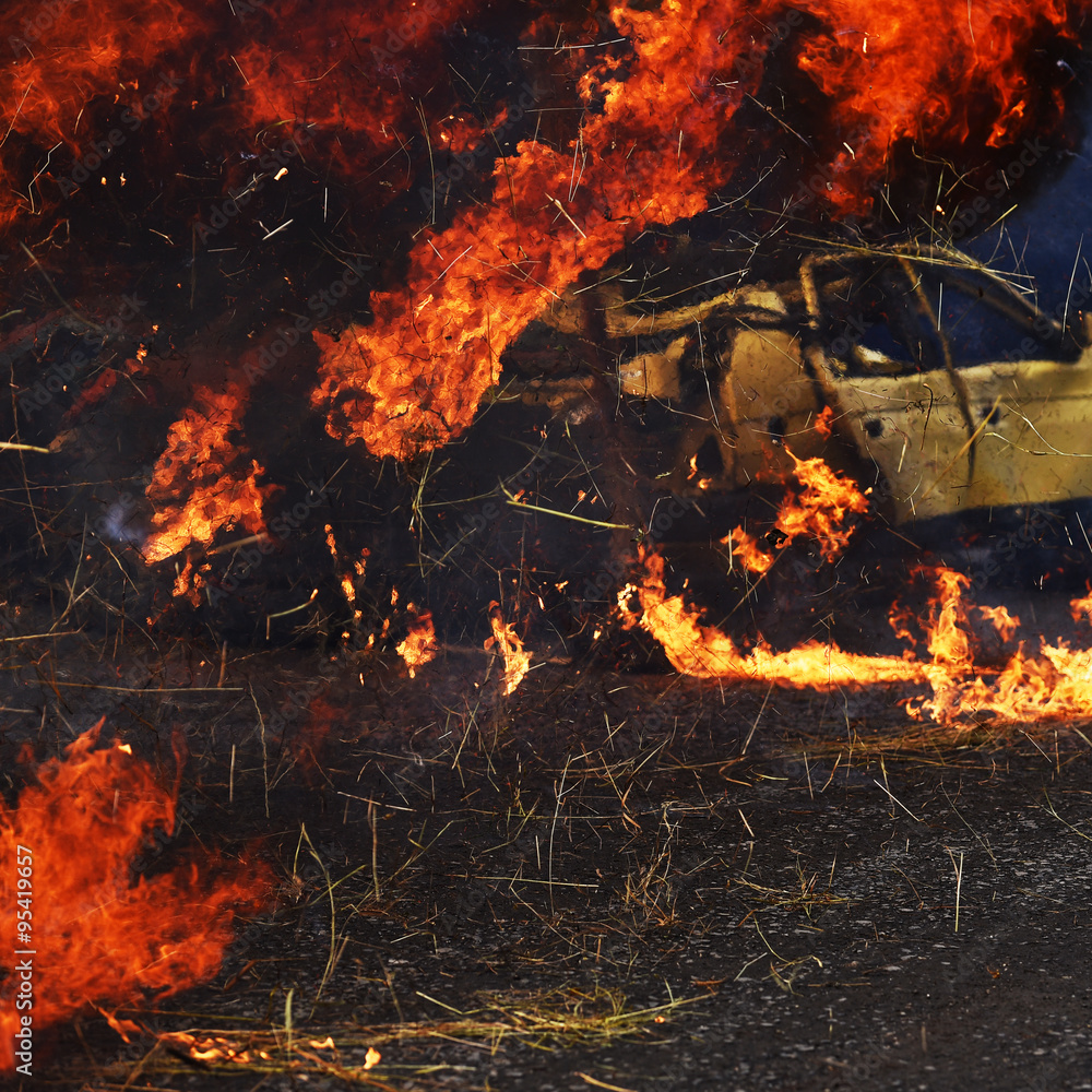 Obraz premium fire burning car