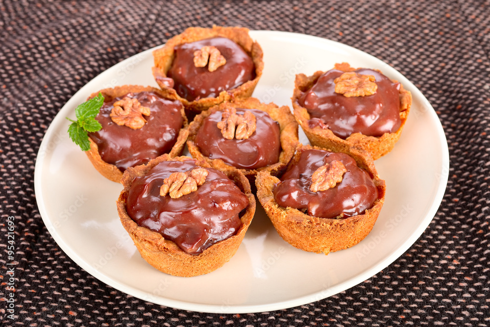 Schokoladentörtchen mit Walnuss Schokoladentörtchen mit Walnuss